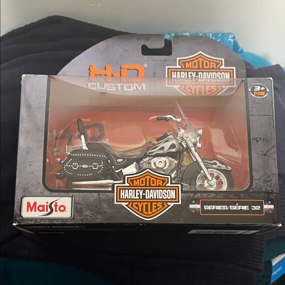 Harley-Davidson Black and Silver Motorcycle Model